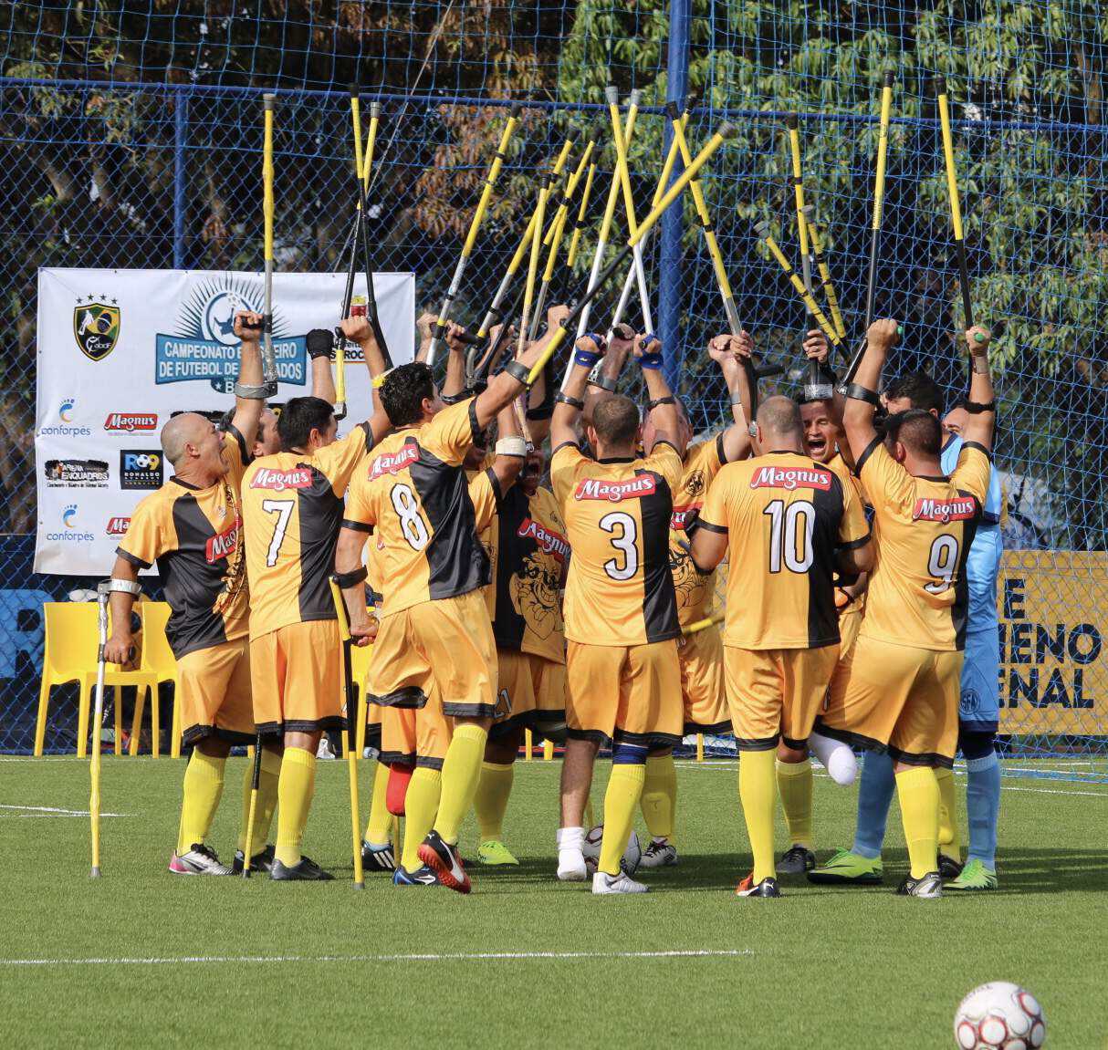 Futebol volta a ser liberado aos finais de semana e à noite em